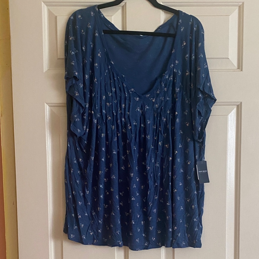 NWT Lucky Brand Navy Tee with Floral Design, Size XL